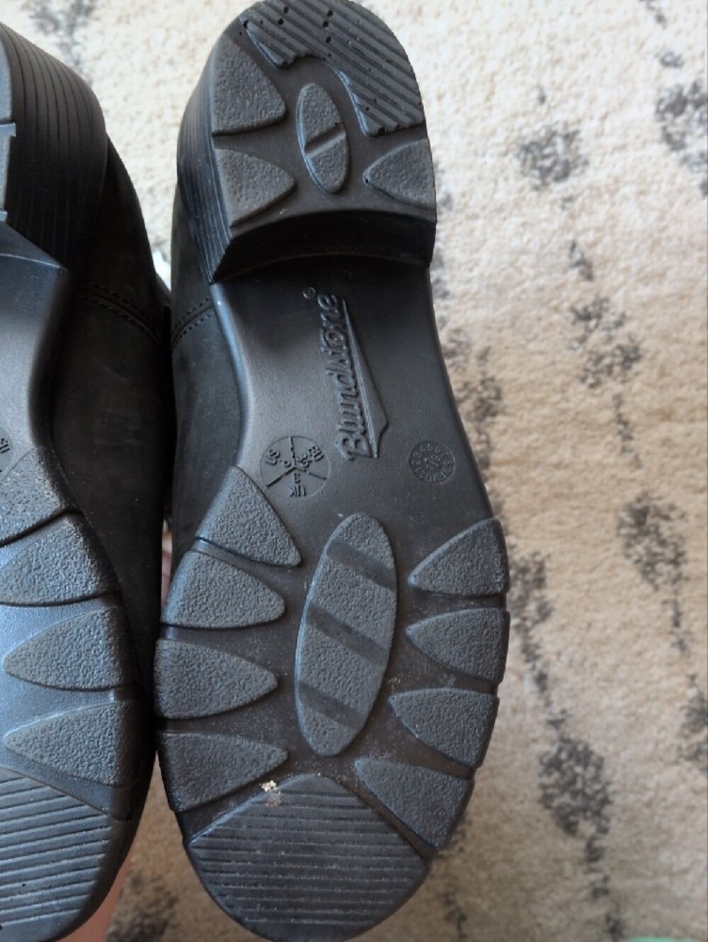 Blundstone Black Suede Chelsea Ankle Boots - Picture 4 of 8